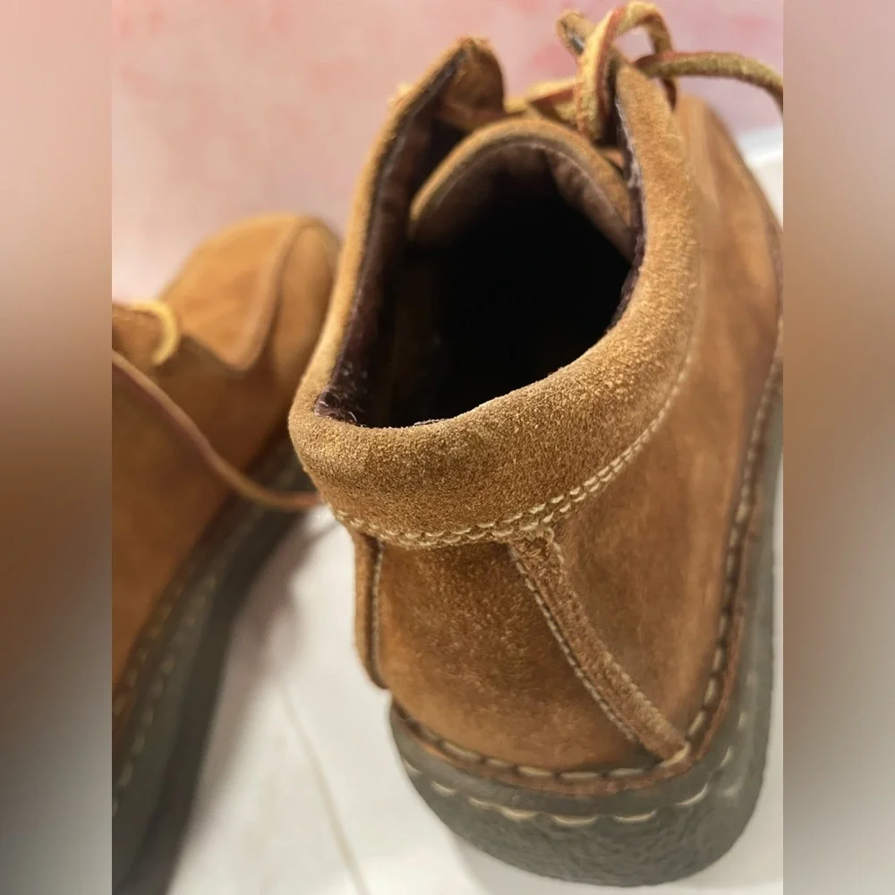 Born Woman’s Tan Suede Lace Up Boots Size 7 Leather Contrast Stitching Bootie